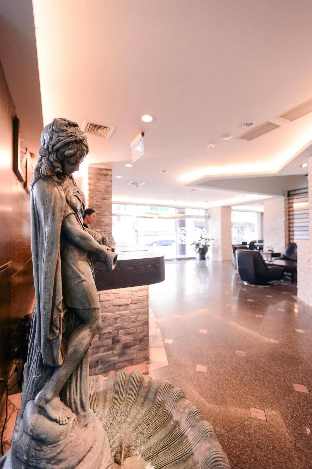 Waugh Den Business Hotel Taichung Exterior foto